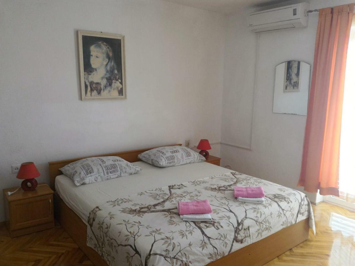 Apartment For 6 In Makarska Centar Exterior foto